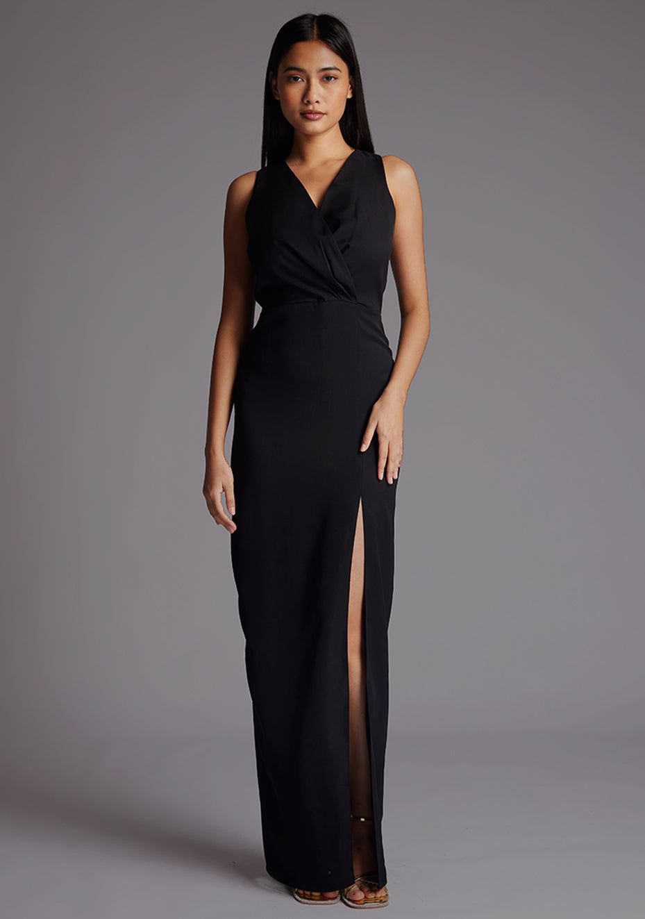 Elba | V-neckline Black Maxi Dress